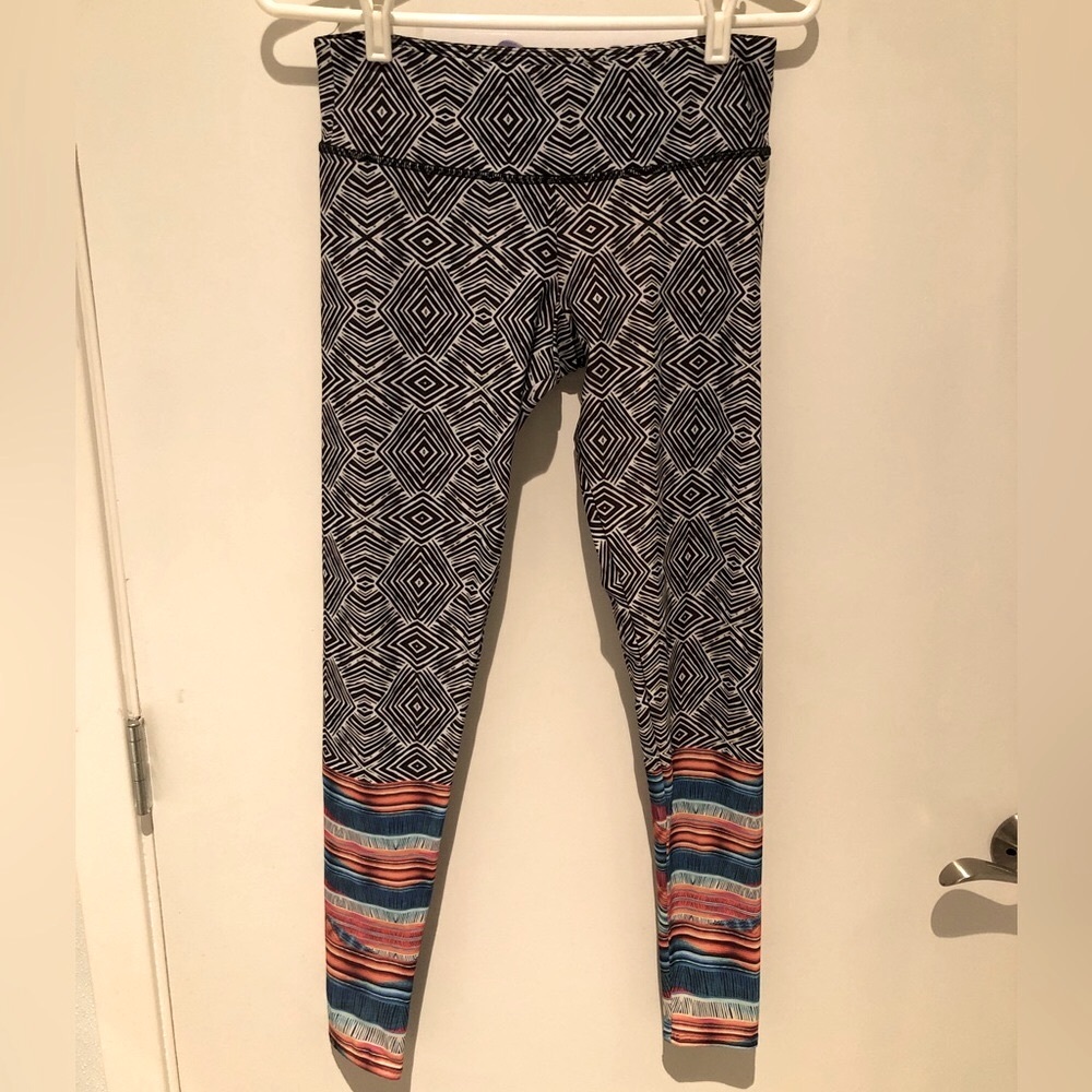 🤩Patterned rainbow leggings 🌈